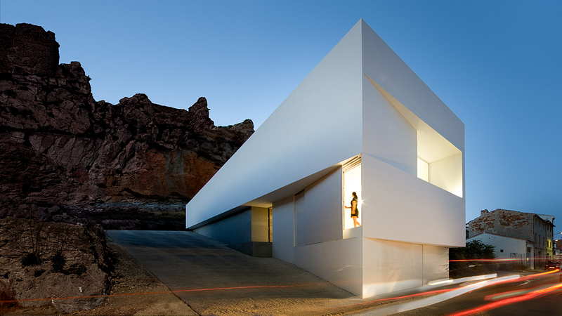 Illustration for article titled Amazing Cliff Houses: Literally Living on the Edge